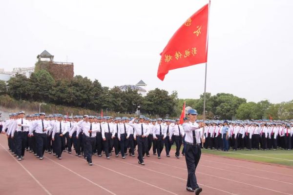 武昌理工学院隆重举行2022级新生军训检阅式暨开学典礼(图6)
